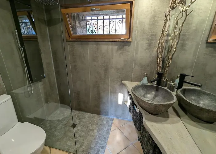 Charmante Maisonnette En Pierre Pres D'epinal - Fr-1-589-804 Uzemain